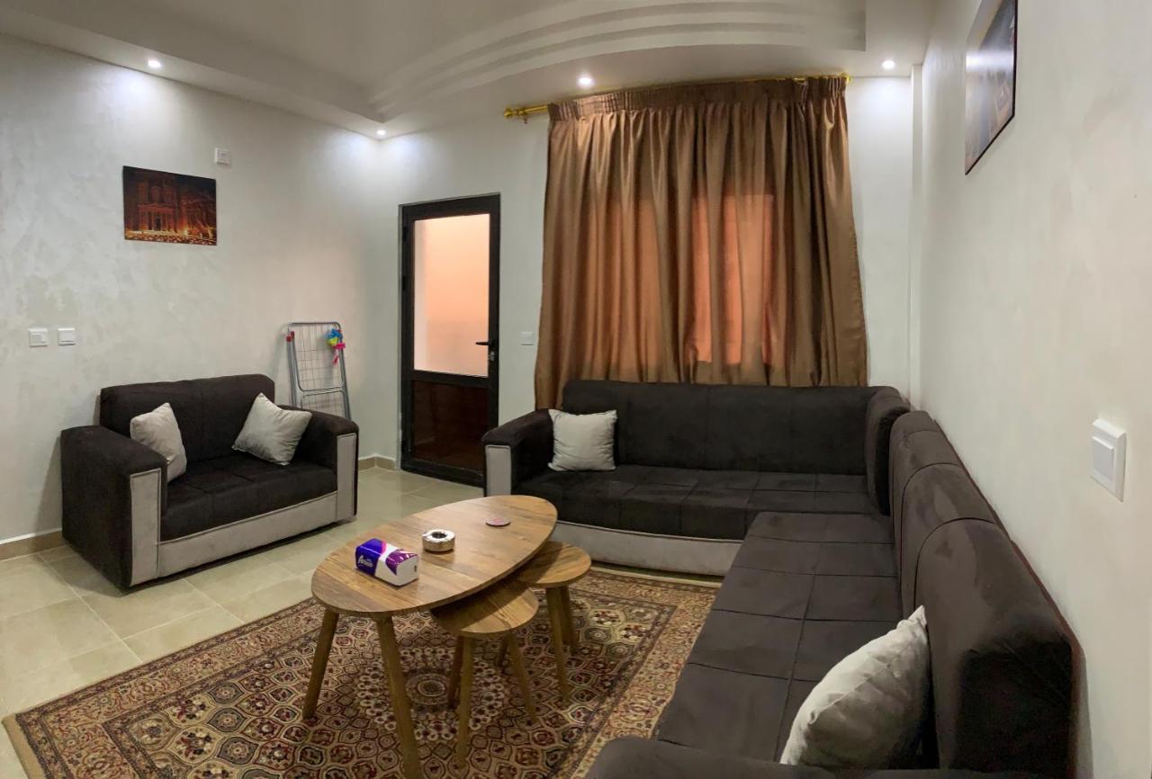 Amro Petra Apartment